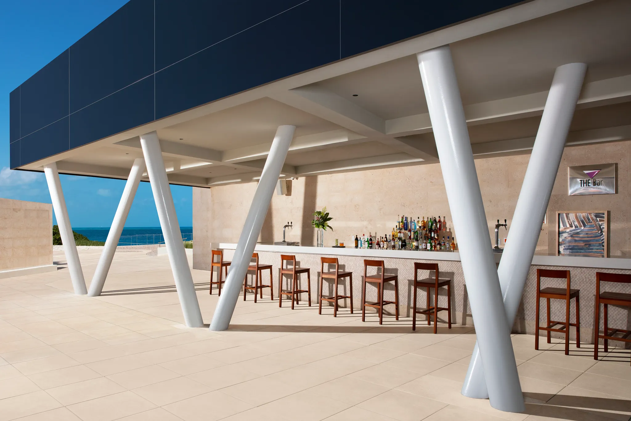 DEEP Swim-Up Bar at Breathless Cancun Soul with infinity pool, lounge chairs, and oceanfront views.